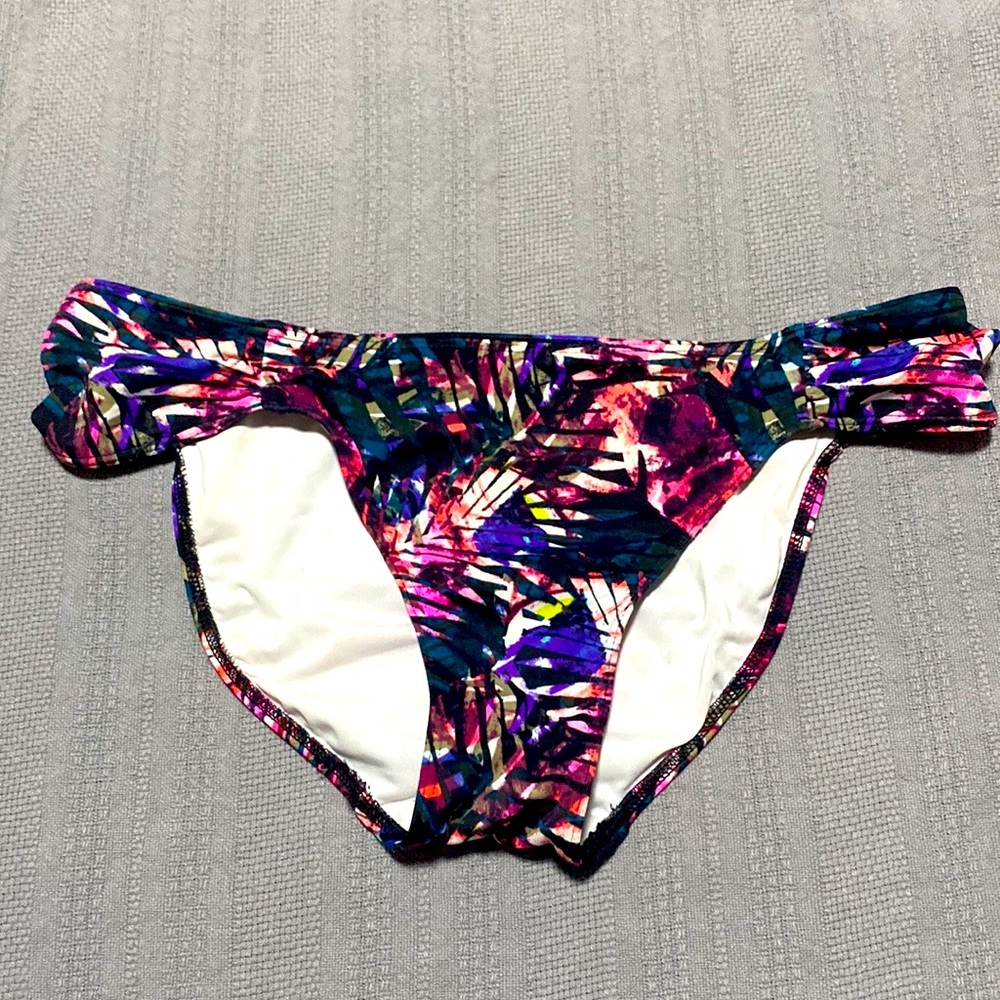 Victoria’s Secret bikini bottoms. Sz S
